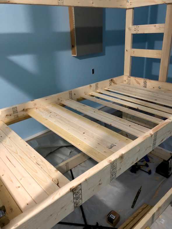 triple bunk bed