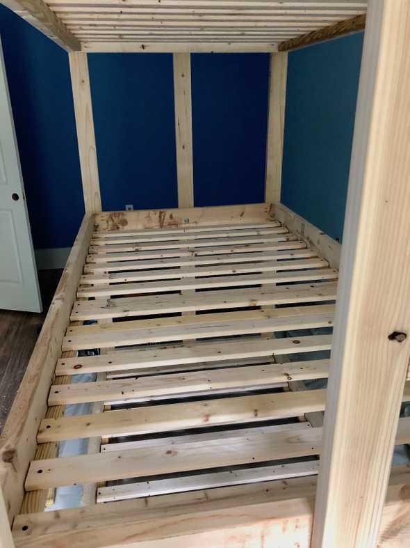 triple bunk bed