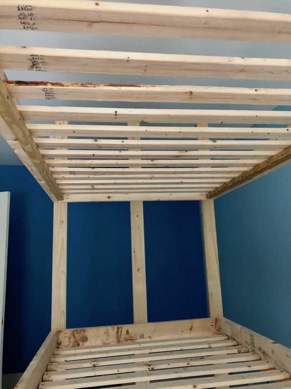 triple bunk bed
