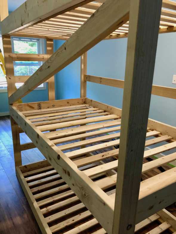 triple bunk bed